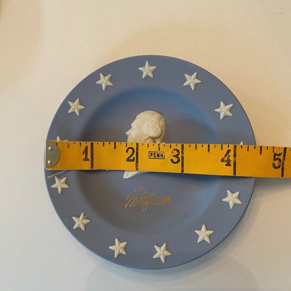 Wedgwood  Jasperware Thomas Jefferson Trinket Dish - Picture 3 of 3